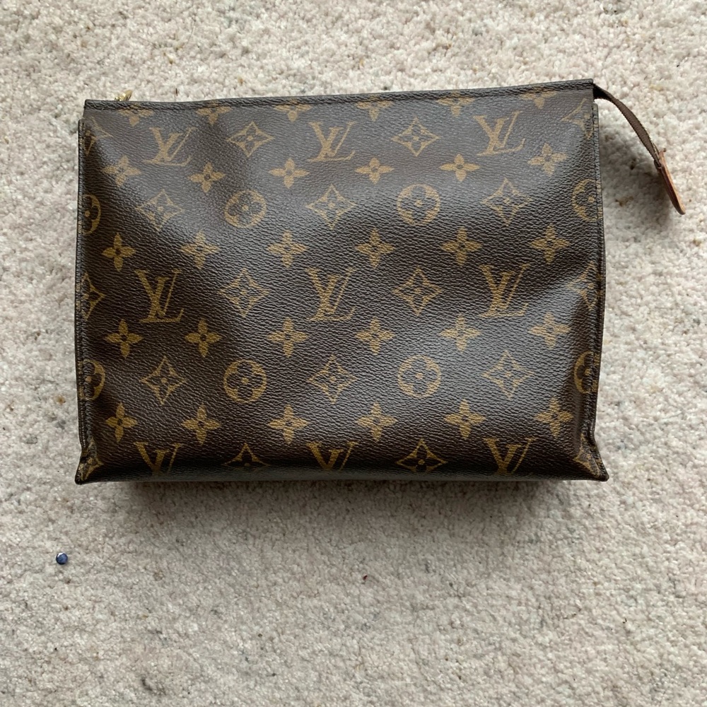 Louis Vuitton Toiletry Pouch 26 Monogram